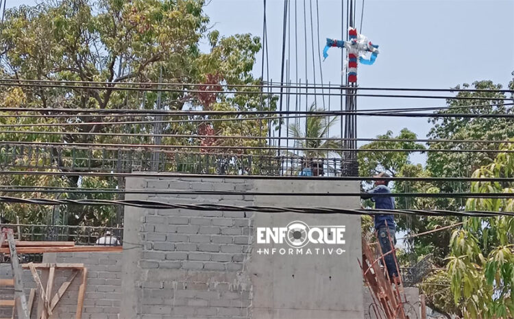Albañiles celebran el Día de la Santa Cruz con festejo en sus obras ...