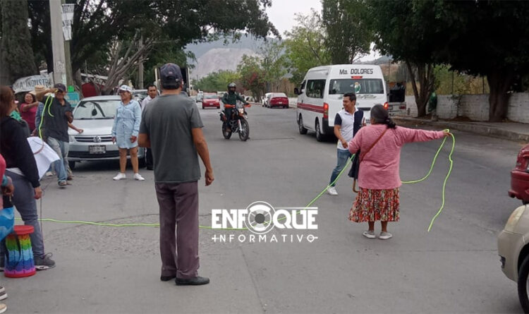 Vecinos de la colonia San Rafael Norte en Chilpancingo bloquean avenida ...