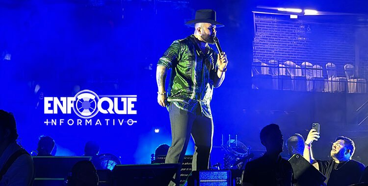 Carin León conquista la Arena GNP