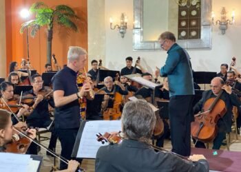 Gran Concierto para Flauta y Orquesta de la OFA disfrutan turistas y acapulqueños en el Hogar del Sol