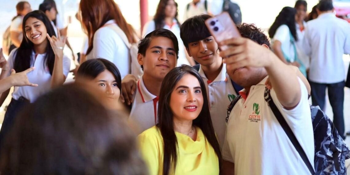 Yoloczin Domínguez da seguimiento a su labor territorial y refrenda atención a las y los jóvenes de Acapulco