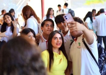 Yoloczin Domínguez da seguimiento a su labor territorial y refrenda atención a las y los jóvenes de Acapulco