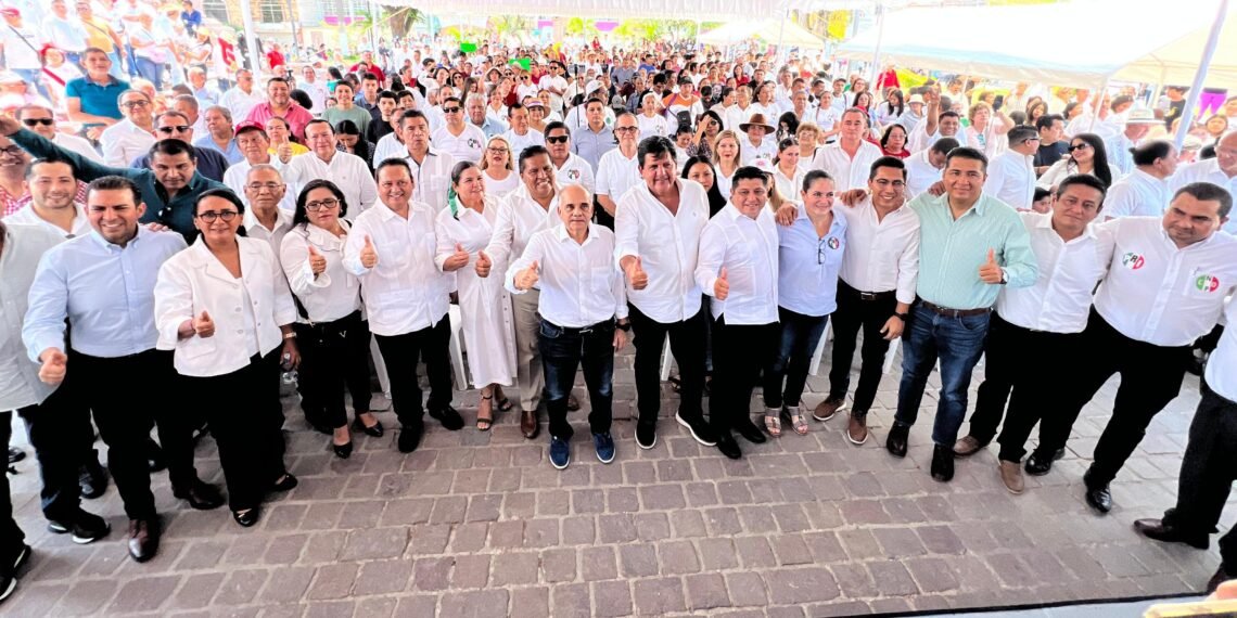 Celebran priistas en Iguala el Aniversario 97° del PRI; reconoce Añorve liderazgo de David Gama