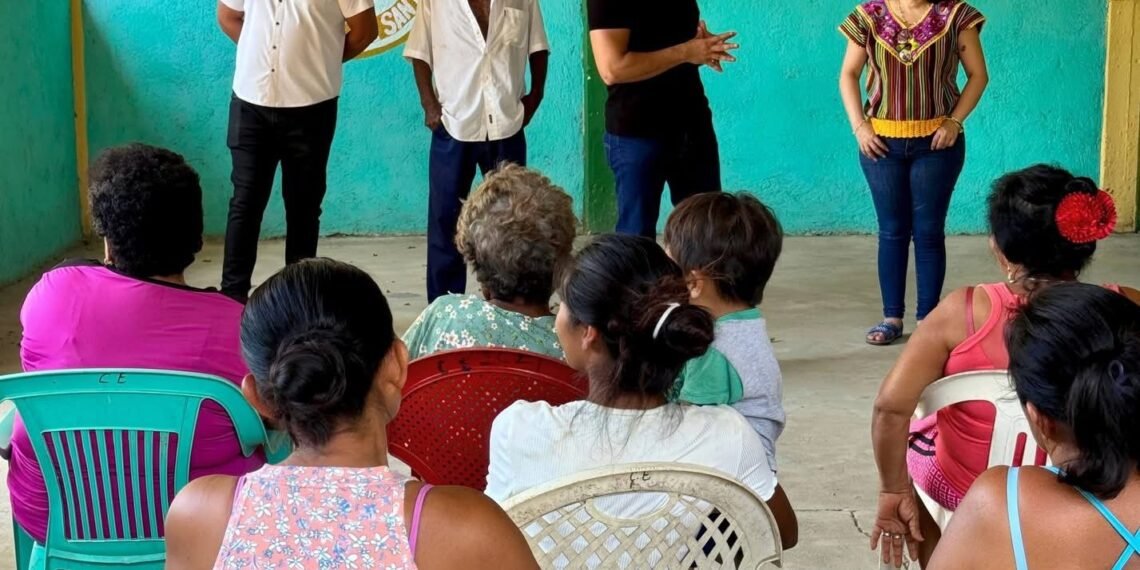 Yoloczin Domínguez da seguimiento a gestiones en la zona rural de Acapulco