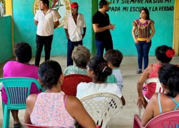 Yoloczin Domínguez da seguimiento a gestiones en la zona rural de Acapulco