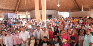 Entrega Abelina López certificados de doble nacionalidad del programa “Soy México”