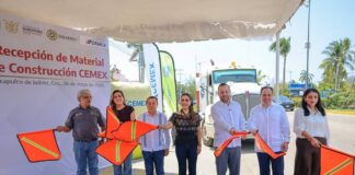 Evelyn Salgado da banderazo de salida a tráileres con material donado por CEMEX