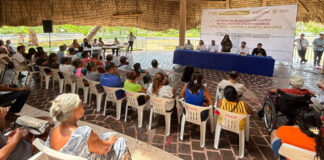 Entrega Leticia Lozano Zavala registros extemporáneos a ciudadanos de Acapulco