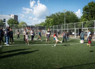 Iguala fortalece su infraestructura deportiva con apoyo federal; entrega el alcalde 2 nuevas canchas de futbol rápido