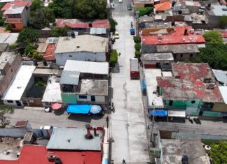 Entrega el alcalde Erik Catalán pavimentación de la calle Álvarez con concreto hidráulico