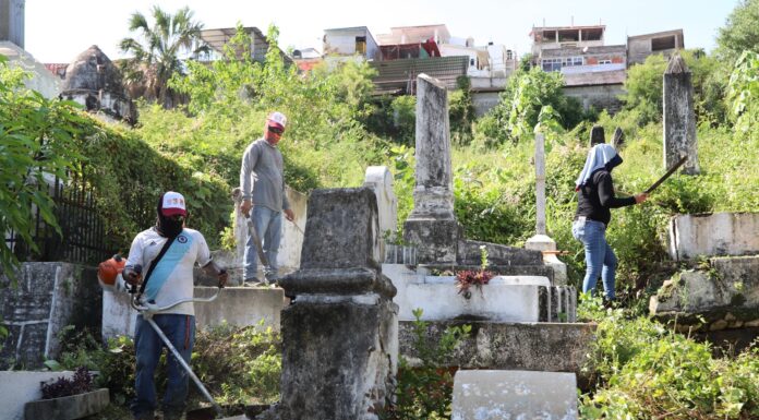 Inicia Gobierno de Acapulco limpieza y rehabilitación de panteones