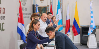 Evelyn Salgado destaca el legado de Morelos y entrega la Presea “Sentimientos de la Nación” a Bernardo Rosendo
