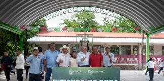 Cumple el alcalde Erik Catalán demanda histórica de 50 años y entrega techado en la primaria de Zacacoyuca