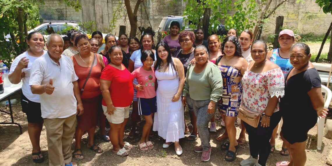 Yoloczin Domínguez refuerza presencia en colonias de Acapulco; entrega más luminarias