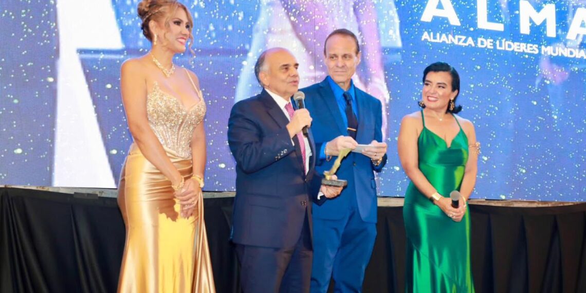 Recibe Manuel Añorve premio internacional por su trayectoria, mérito legislativo y servicio público
